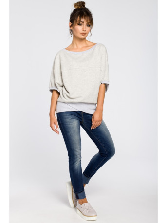 B048 Didelio dydžio palaidinė su pakietinta detale - šviesiai pilka