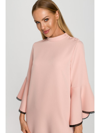 M698 A linijos suknelė su angelo rankovėmis - pudra