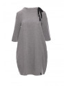B070 Didelio dydžio suknelė su kaklaraiščio juostele - pilka