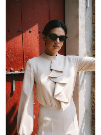 S420 Jumpsuit with a ruffle - beige