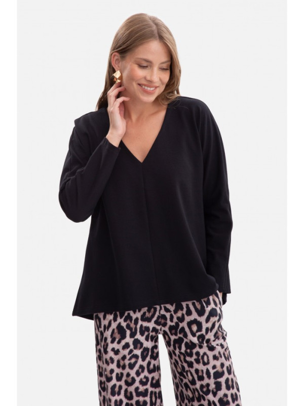 B304 Knit V-neck pullover top - black