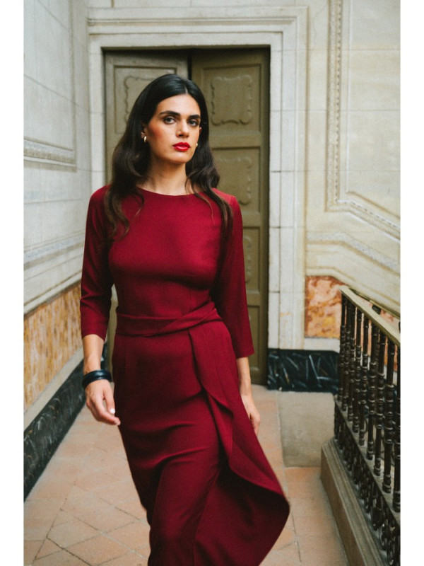 S425 Dress with ruffle detail - maroon