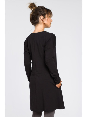 B042 Tunika su skeltuku priekyje - juoda