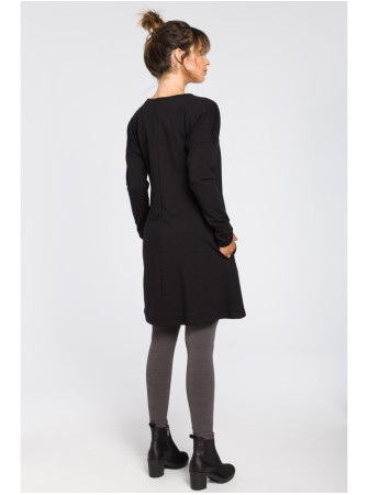 B042 Tunika su skeltuku priekyje - juoda