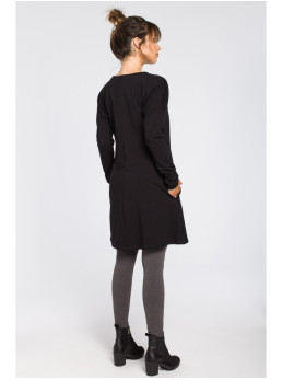 B042 Tunika su skeltuku priekyje - juoda