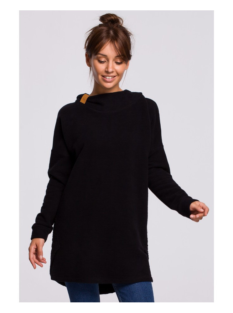 B176 Tekstūruotas megztinis apvalintu kraštu - juoda