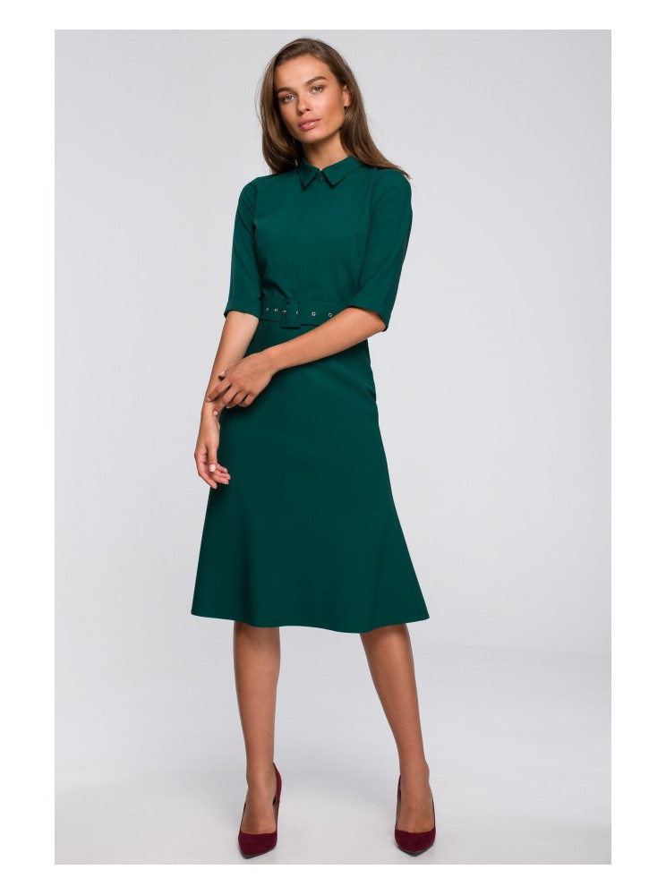 S231 Suknelė su apykakle ir diržu sagtimi - žalia