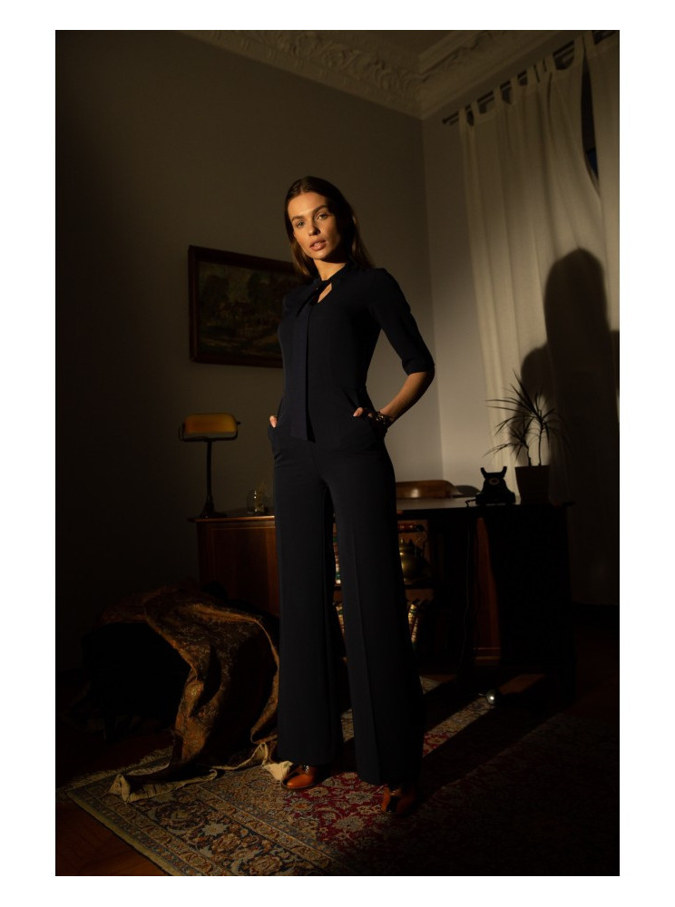 S243 Elegantiškas kombinezonas su kaklaraiščiu - juoda