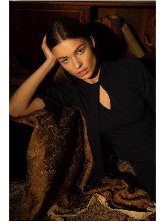 S243 Elegantiškas kombinezonas su kaklaraiščiu - juoda