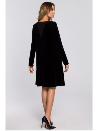 M566 Aksominė suknelė laisvu siluetu - juoda