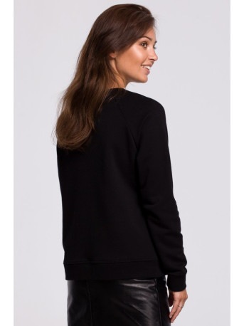 B167 Pullover top with a print in the front - black
