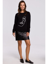 B167 Pullover top with a print in the front - black