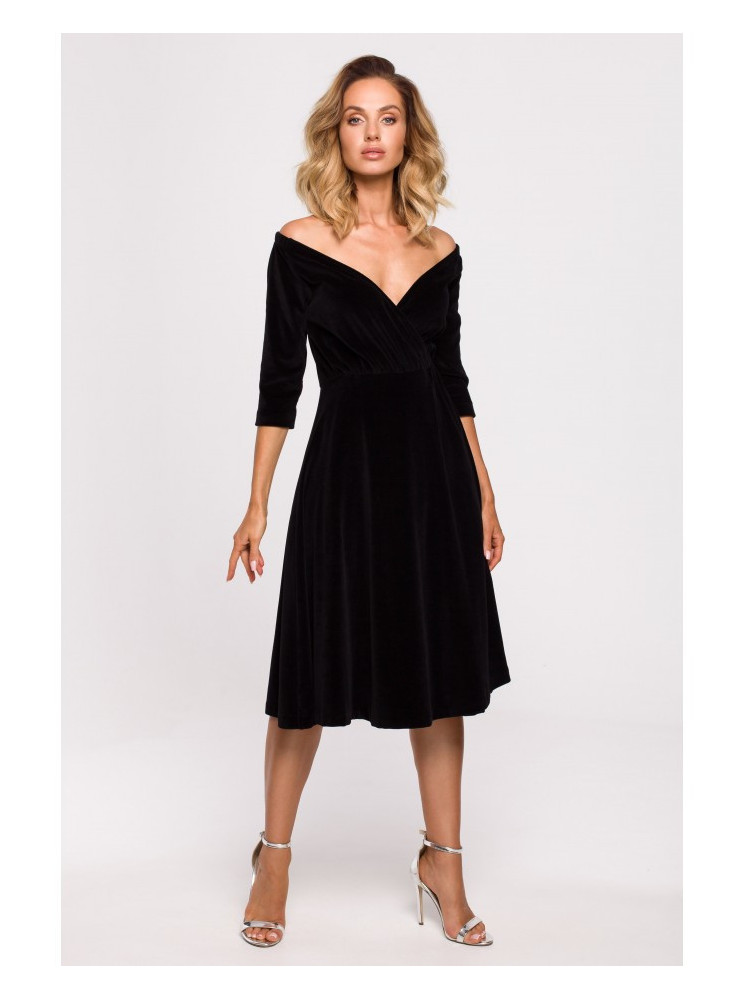 M645 Aksominė suknelė "wrap" stiliaus, midi ilgio - juoda