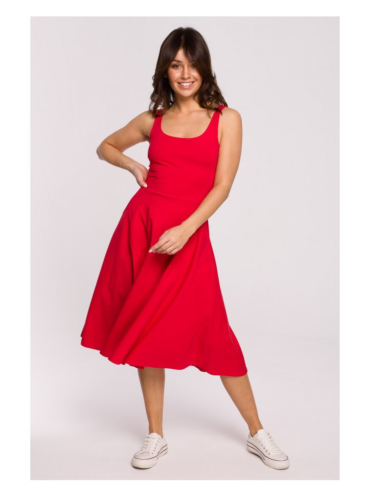 B218 Prigludusi ir platėjanti raudona suknelė be rankovių - raudona