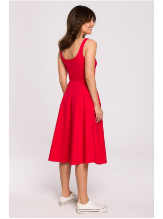 B218 Prigludusi ir platėjanti raudona suknelė be rankovių - raudona