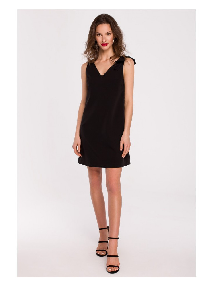 .K128 A silueto suknelė su kaspinėliu - juoda