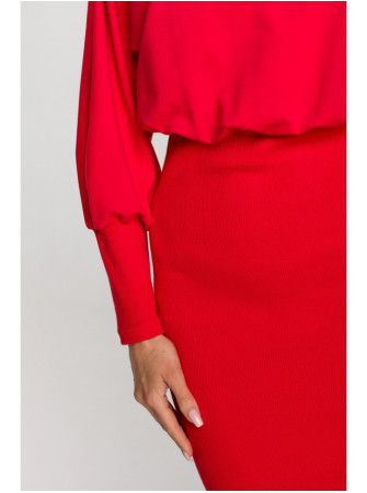 M690 Megzta suknelė su raudonos spalvos akcentais - raudona