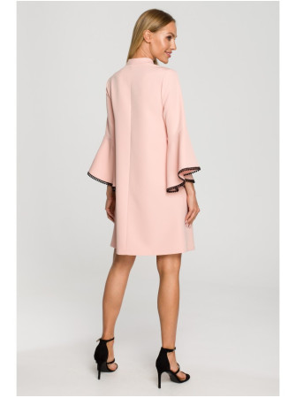 M698 A silueto suknelė su angelo sparnų rankovėmis - pudros