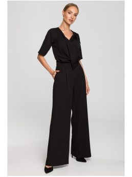 M703 Kombinezonas su dekoratyvia V formos iškirpte - juoda