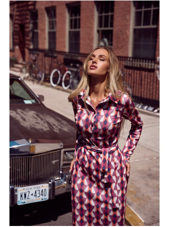 M706 Figūrą pabrėžianti suknelė su apykakle (modelis 2) - spalva