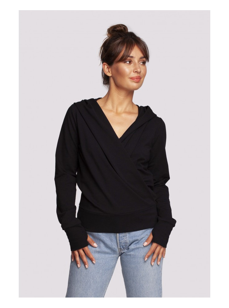 B246 Apgaubiantis megztinis su gobtuvu - juoda