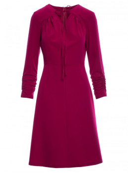 S325 Priglundanti ir platėjanti suknelė su raišteliais prie kaklo - slyvų