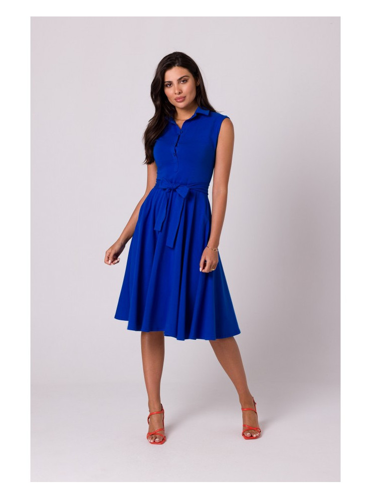 B261 Prigludusi ir platėjanti medvilninė suknelė - karališka mėlyna