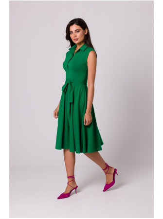 B261 Prigludusi ir platėjanti medvilninė suknelė - žalia