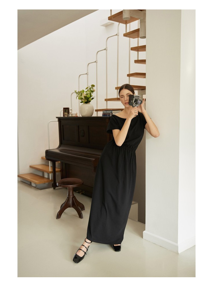 B264 Ilga suknelė su guma liemens srityje - juoda