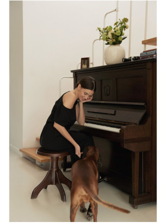 B264 Ilga suknelė su guma liemuo - juoda