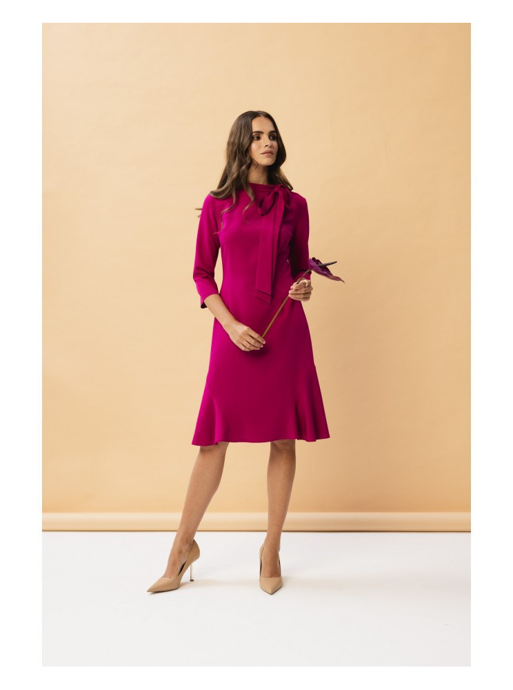 S346 Suknelė su kaklaraiščiu - slyvų