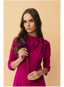 S346 Suknelė su kaklaraiščiu - slyvų