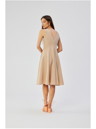 S358 Prigludusi, platėjanti suknelė be rankovių - smėlio