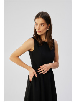 S358 Prigludusi, platėjanti suknelė be rankovių - juoda