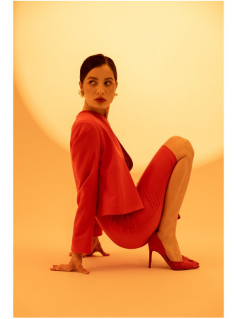 S368 Sutrumpintas švarkas atvira priekine dalimi - raudona