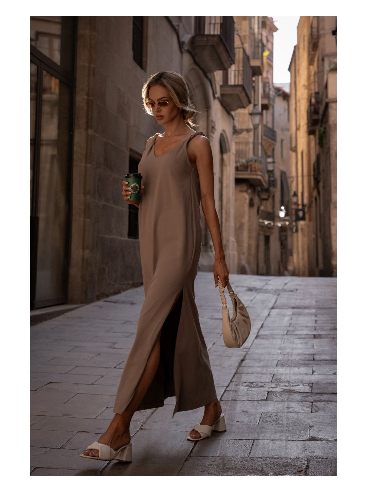 M791 Ilga suknelė gilia iškirpte - cocoa