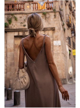 M791 Ilga suknelė gilia iškirpte - cocoa