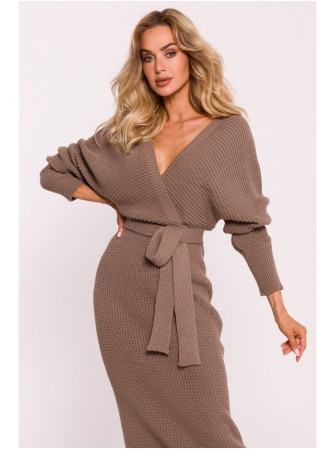 M810 Megzta suknelė su V formos iškirpte - kapučino