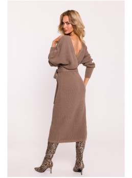 M810 Megzta suknelė su V formos iškirpte - kapučino