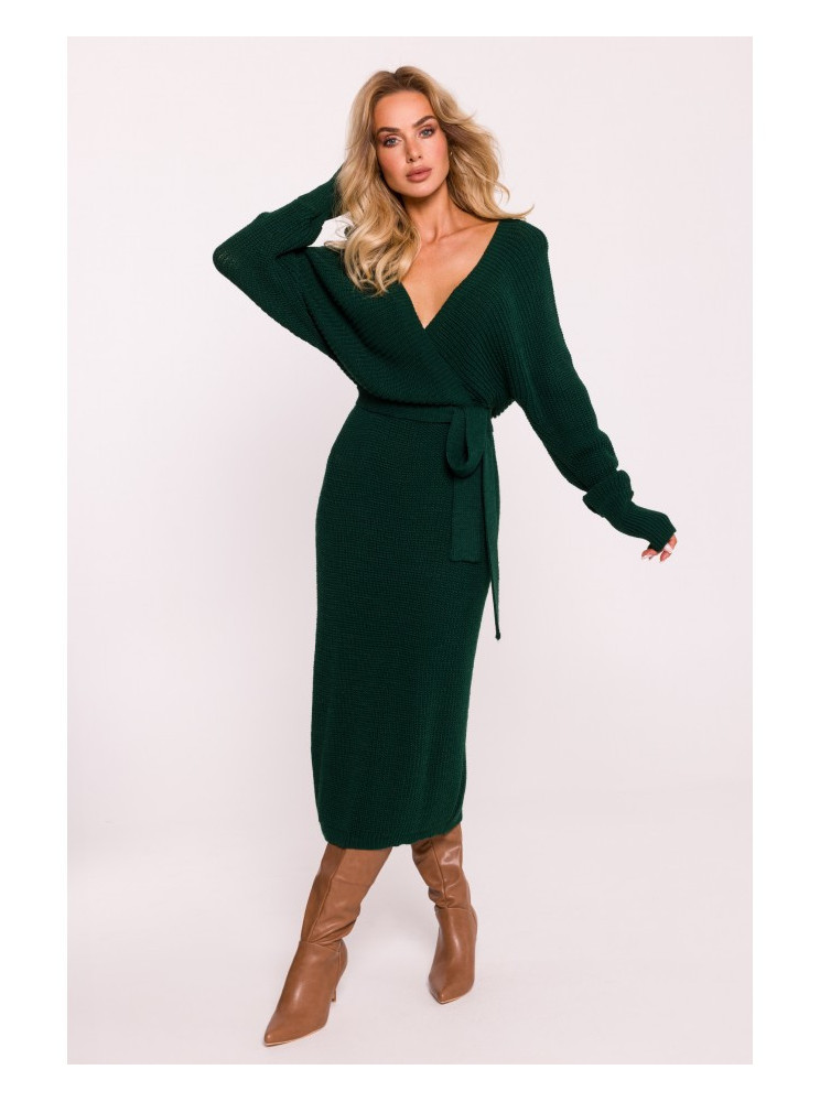 M810 Megzta suknelė su V formos iškirpte - žalia