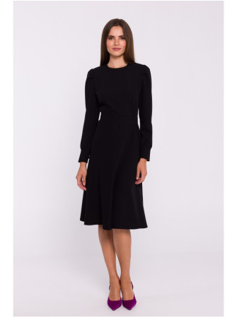 S378 Plazdančio silueto suknelė su diržu - juoda