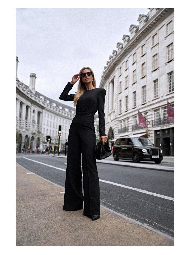 M811 Kombinezonas su paminkštintais pečiais - juoda