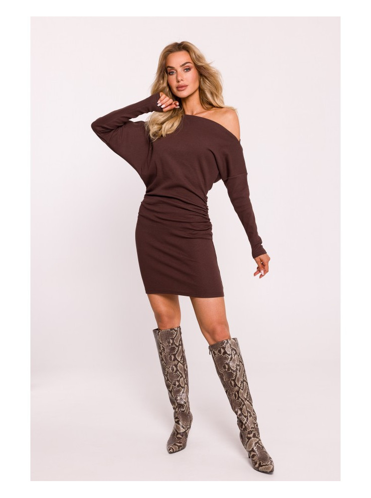 M818 Megzta suknelė su nuleistais pečiais - ruda