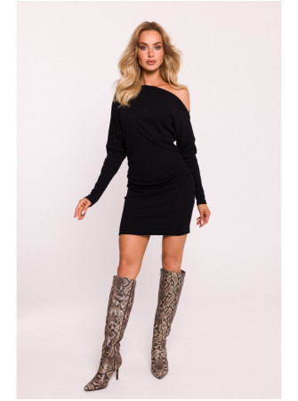 M818 Megzta suknelė su nuleistais pečiais - juoda