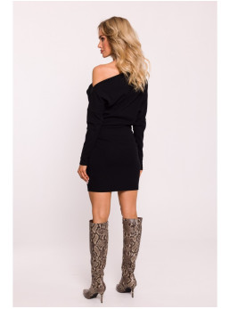 M818 Megzta suknelė su nuleistais pečiais - juoda