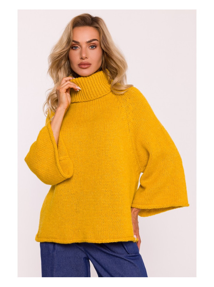 M822 Trapecijos formos megztinis aukštu kaklu - honey