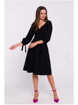 S383 Plazdančio silueto suknelė pūstomis rankovėmis - juoda