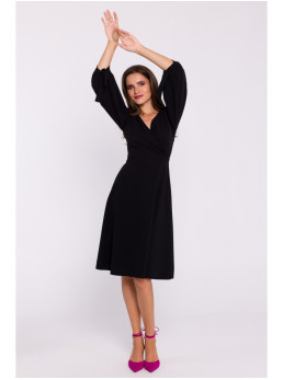 S383 Plazdančio silueto suknelė pūstomis rankovėmis - juoda