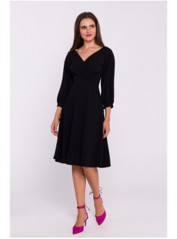 S383 Plazdančio silueto suknelė pūstomis rankovėmis - juoda