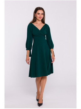 S383 Plazdančio silueto suknelė pūstomis rankovėmis - žalia
